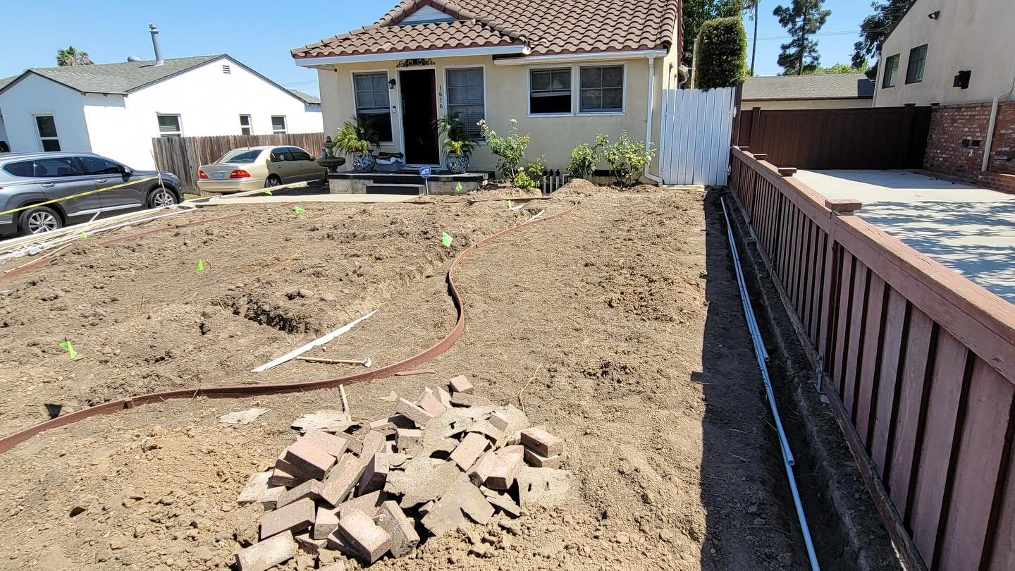 Beautiful home in Harbor City Pines. Before &amp; After 🪴🌹

🌿Lisa&rsquo;s Garden Therapy

#lisasgardentherapy #southbaylandscaping #redondobeachlandscaping
#oursouthbay #coastalliving #moderngardendesign #CMyCalifornia #landscapedesign #gardendesi