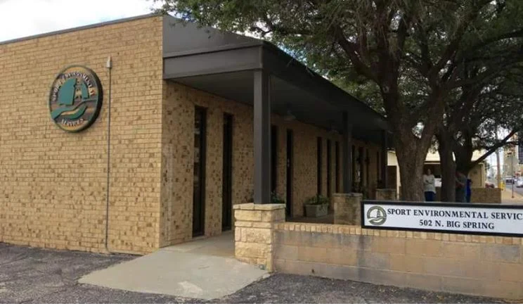 CUSTOM EXTERIOR SIGNAGE MADE FROM RECLAIMED WOOD, ALUMINUM & STEEL
