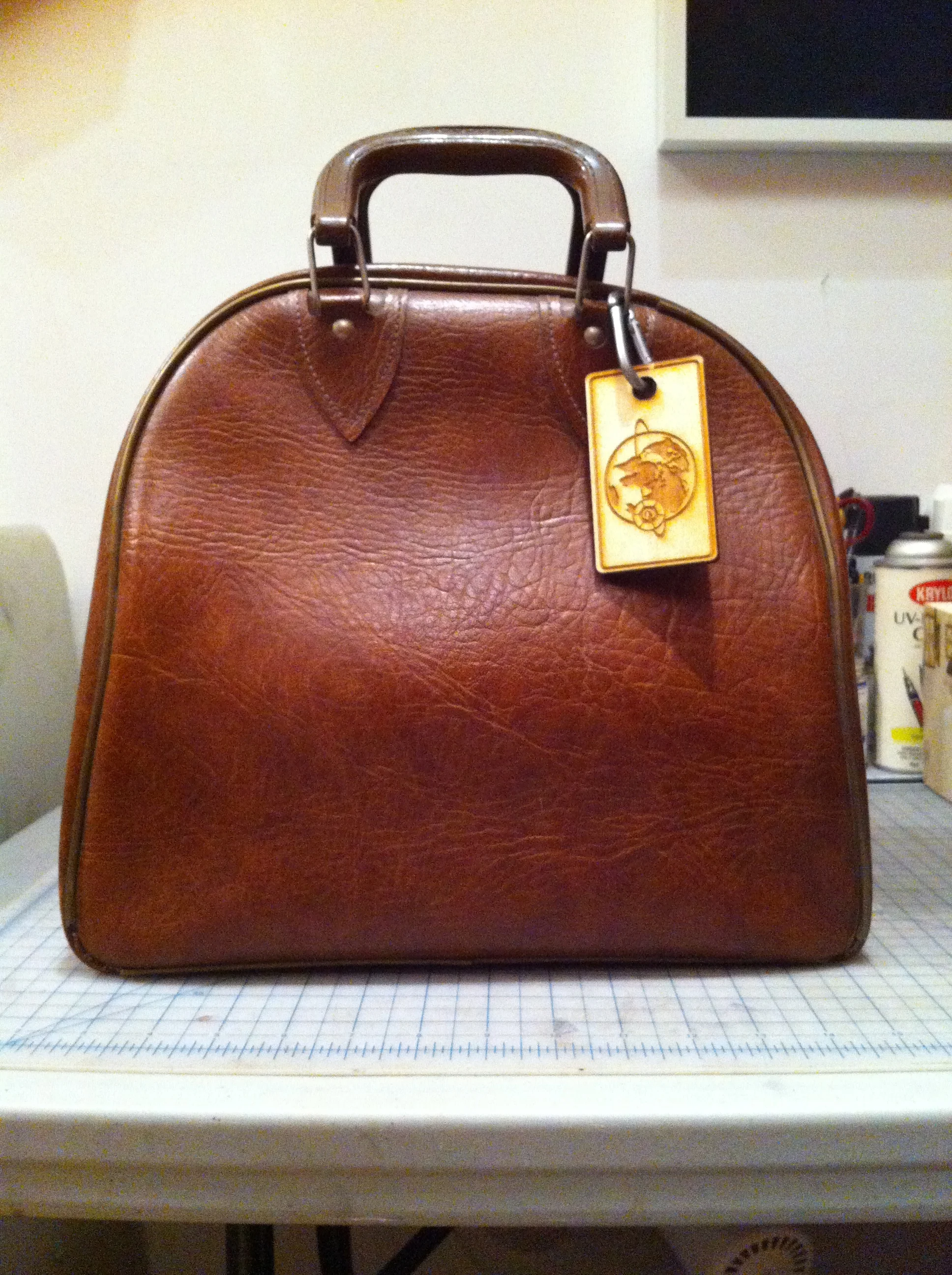 The GLOBALL traveling case, with laser-engraved luggage tag.