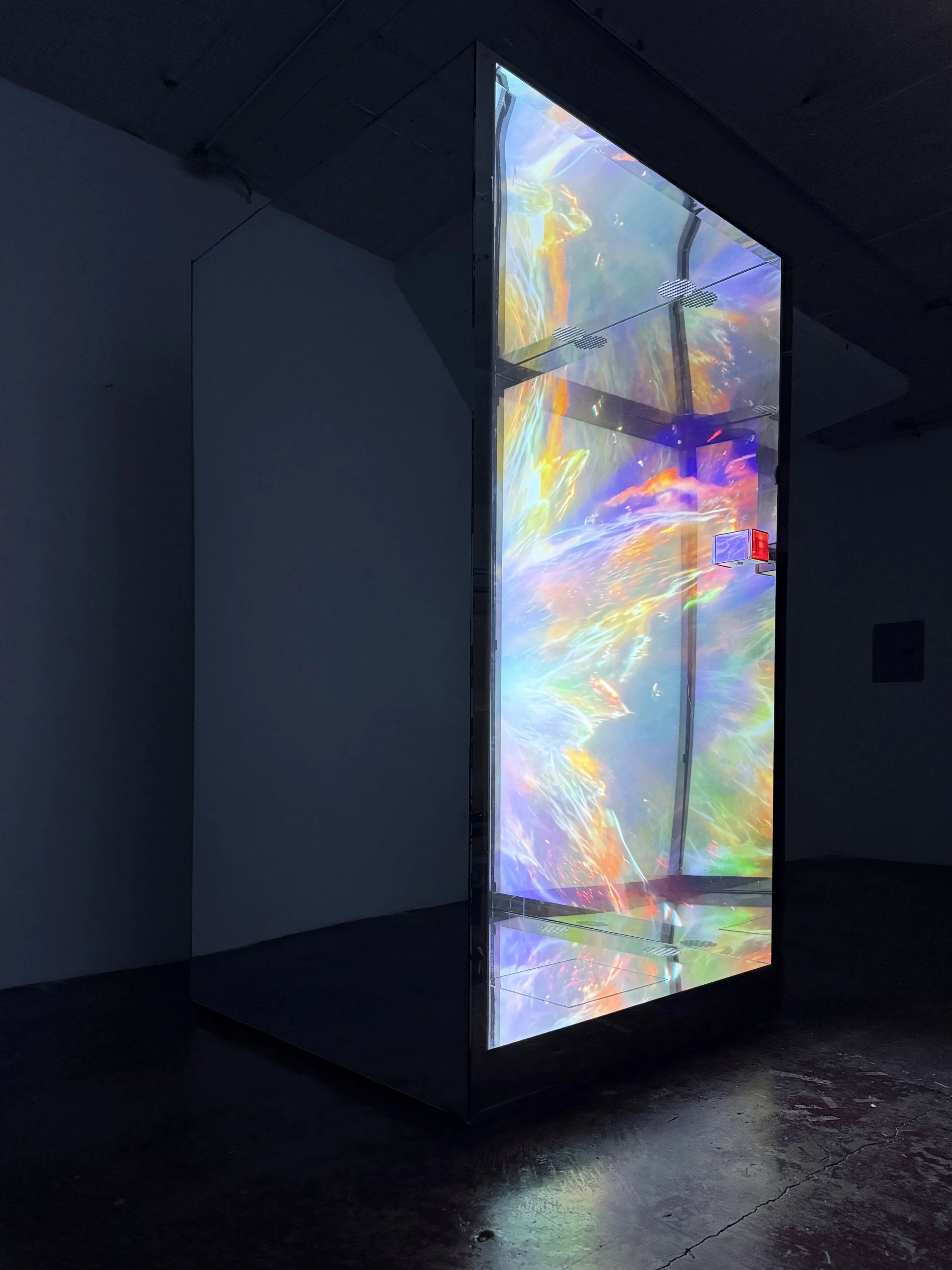 QUANTUM, 48×48×86”, Video, Plexiglass, Aluminium, Equipment, 2026