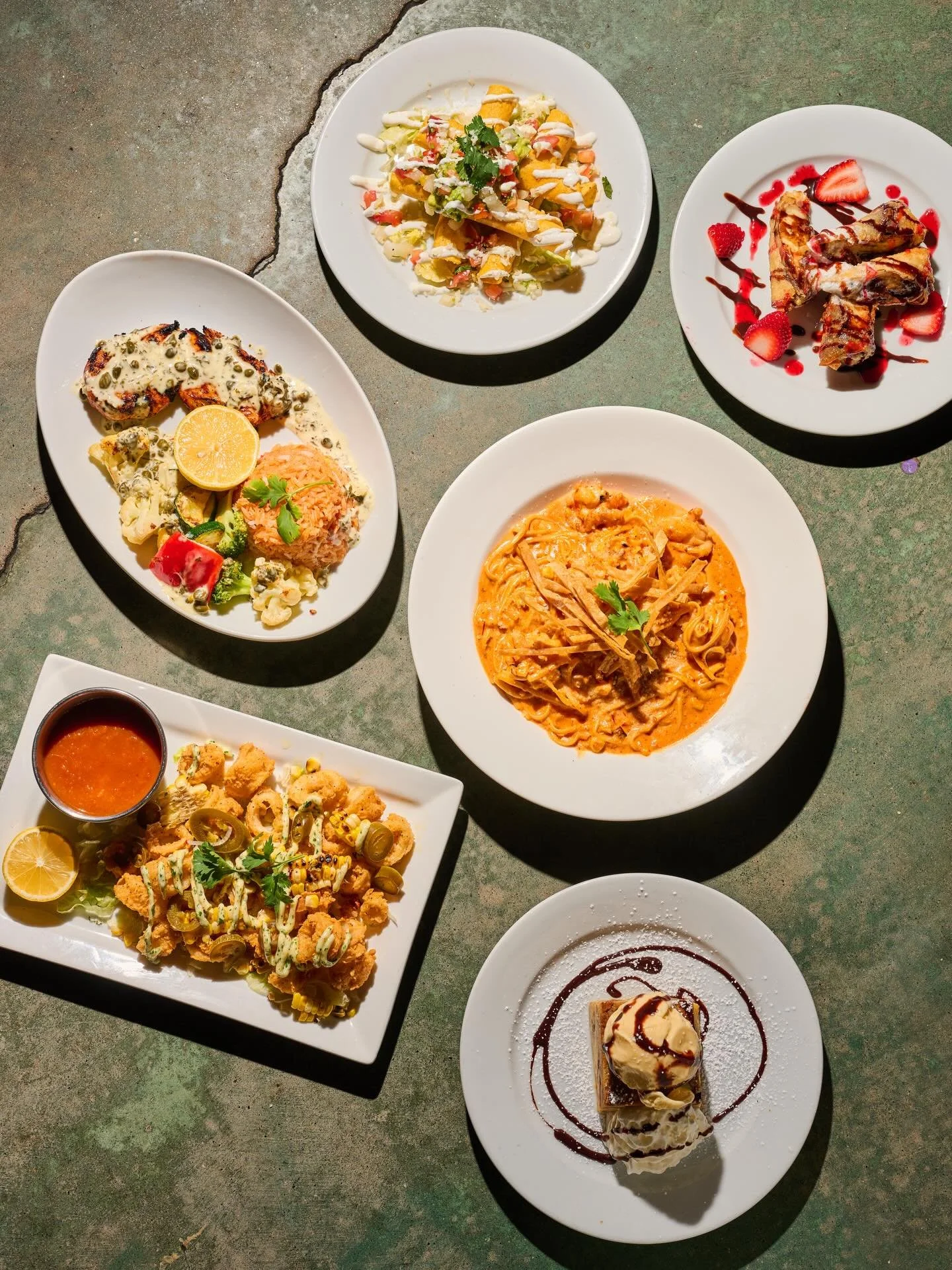 If you haven&rsquo;t been to @hola.taqueria yet, Roswell Restaurant Weeks is the perfect time to change that! 🇲🇽 This local favorite is bringing authentic flavors and modern twists to the table from January 22nd through February 7th.

Grab your fri