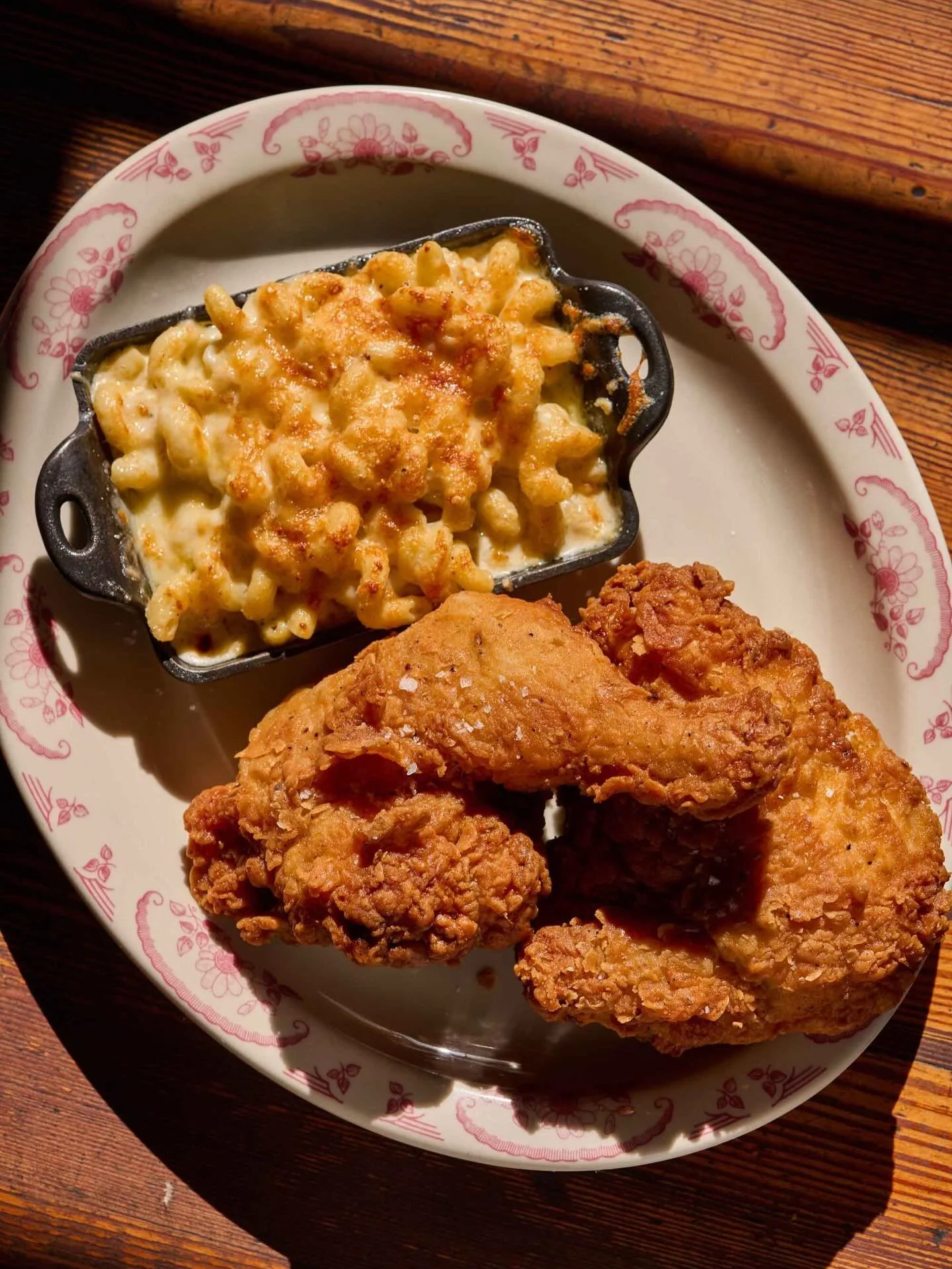 It&rsquo;s GIVEAWAY time! 🎉 Win a $50 gift card to @tableandmain and celebrate Roswell Restaurant Weeks in style.

How to enter:
1. Like this post
2. Follow @roswelleatsandsips and @tableandmain 
3. Tag two friends in the comments

✨ BONUS ENTRY: Sh