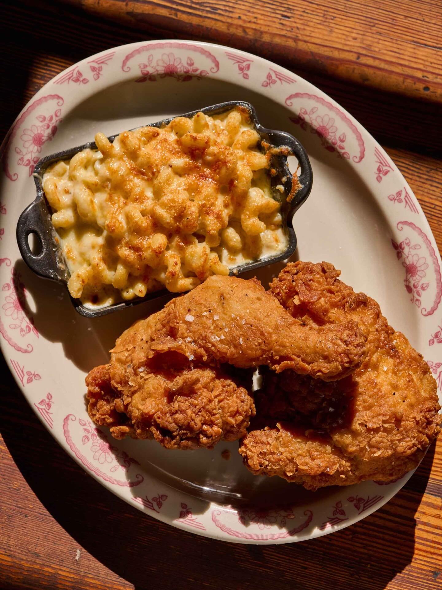 It&rsquo;s GIVEAWAY time! 🎉 Win a $50 gift card to @tableandmain and celebrate Roswell Restaurant Weeks in style.

How to enter:
1. Like this post
2. Follow @roswelleatsandsips and @tableandmain 
3. Tag two friends in the comments

✨ BONUS ENTRY: Sh