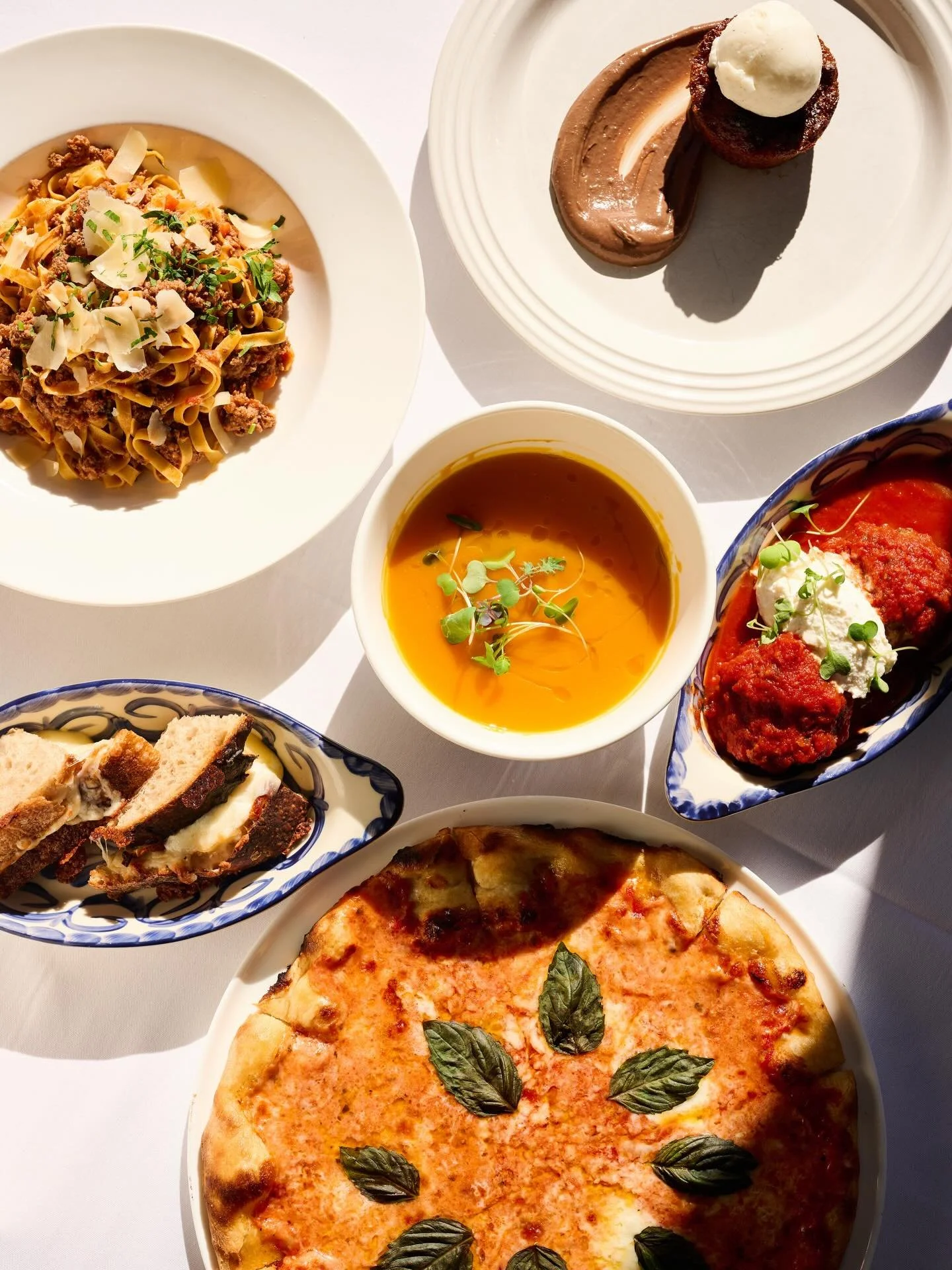 It&rsquo;s GIVEAWAY time! 🍷🍝 Win a $50 gift card to @osteriamattone and celebrate Roswell Restaurant Weeks in style.

How to enter:
1. Like this post
2. Follow @roswelleatsandsips and @osteriamattone 
3. Tag two friends in the comments

✨ BONUS ENT