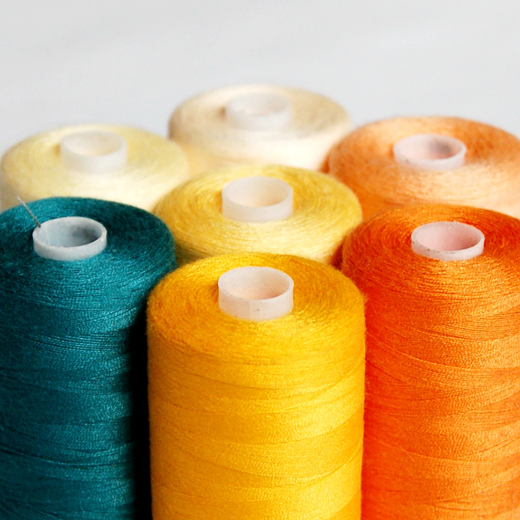 25 colores diferentes Algodón Carrete hilo de coser para máquina de alta calidad 