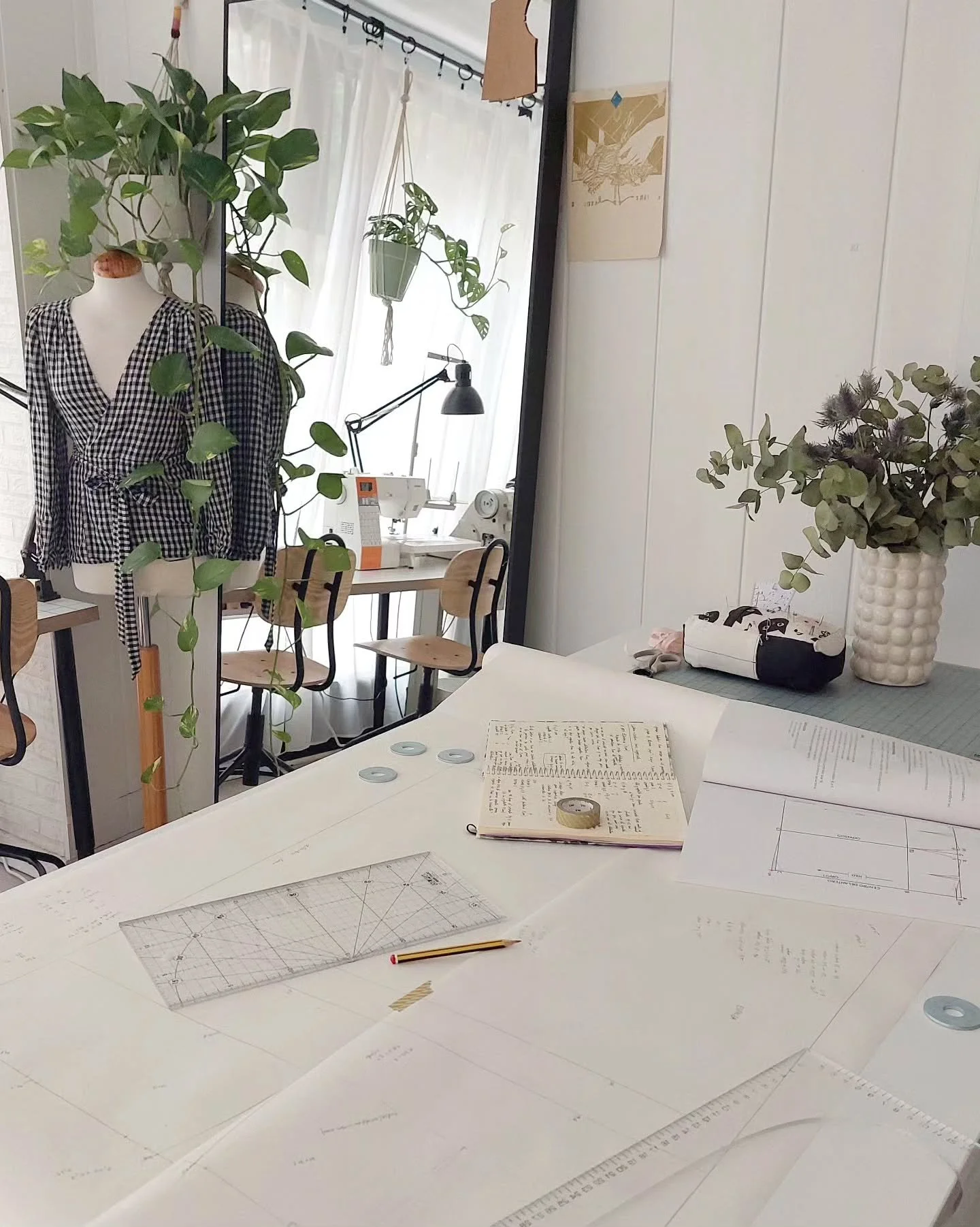 Since September I&rsquo;ve spent all my free hours with the same soundtrack. I signed up for an online patternmaking program by Asun Dom&iacute;nguez (@asun_dominguez_academia), and it's her voice that has been in my head for those three months 😂. A