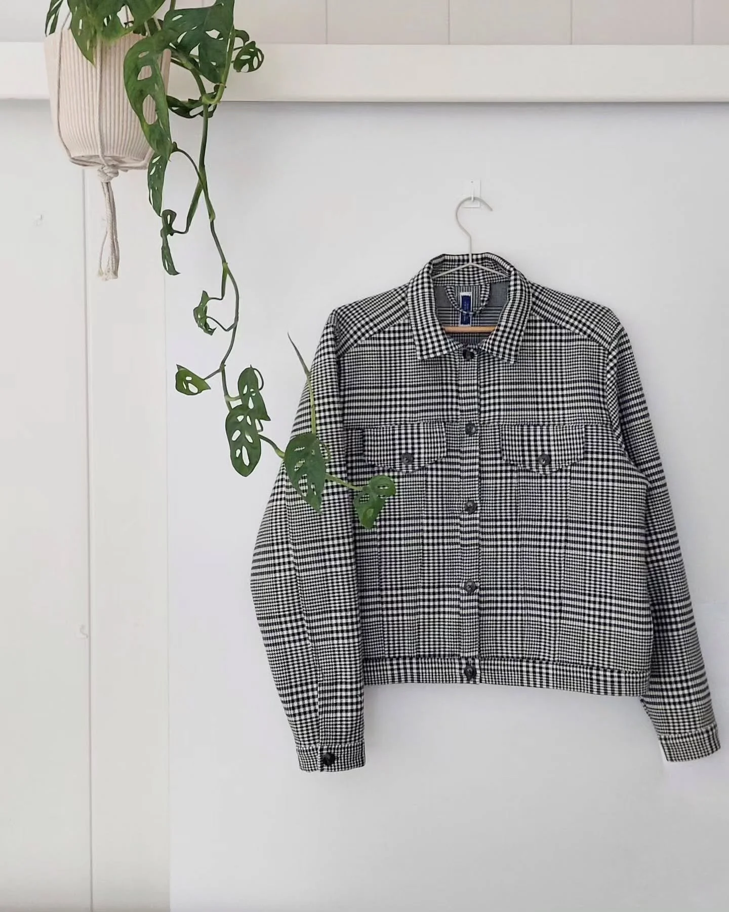 Easter break sewing part I ☀️:
After what feels like forever, I had some sweet sewing time for myself last week. First up was finally finishing this jacket!&nbsp;

I made it back in November as a patternmaking class project. Initially, I was only goi