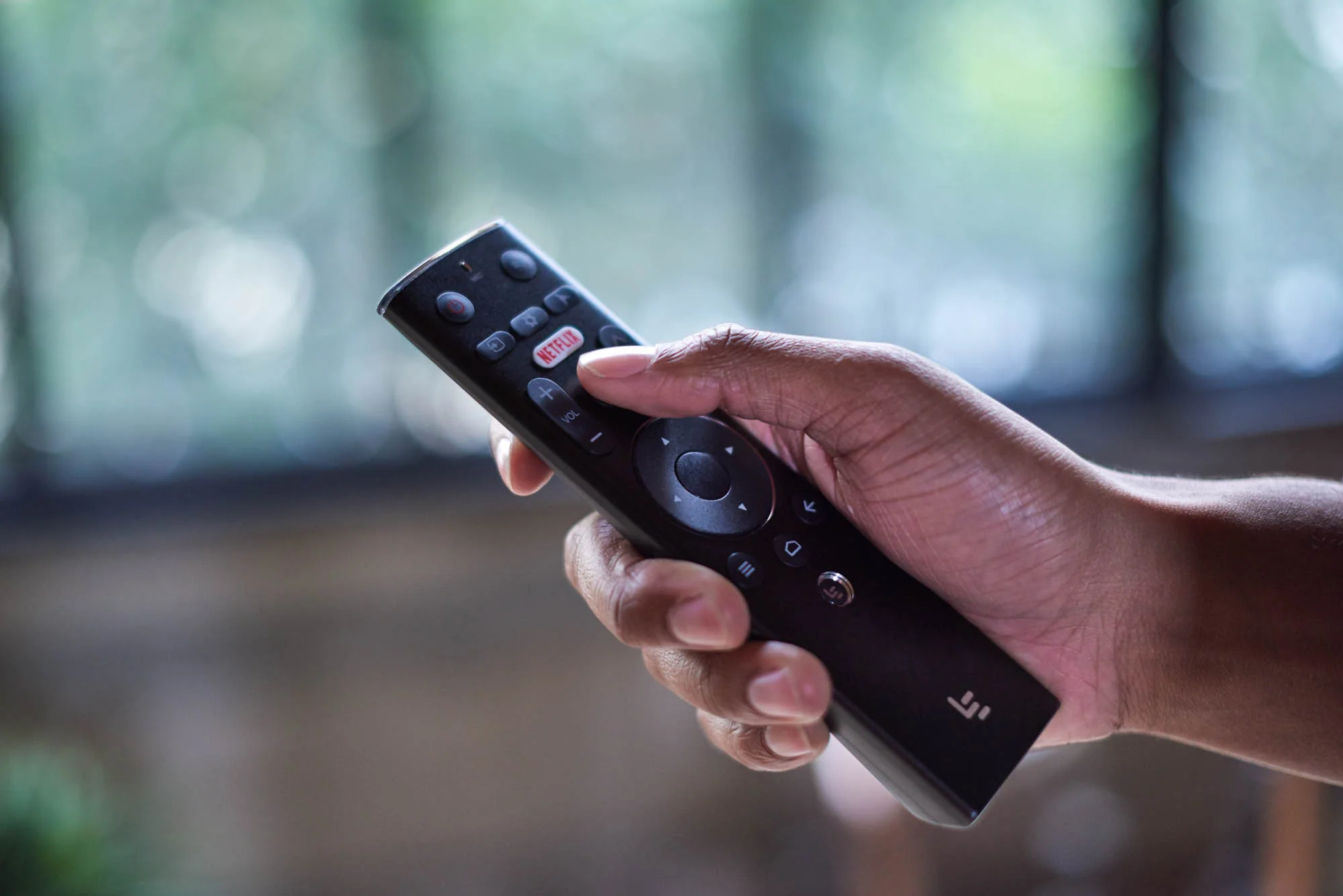 LeEco led tv remote in hand