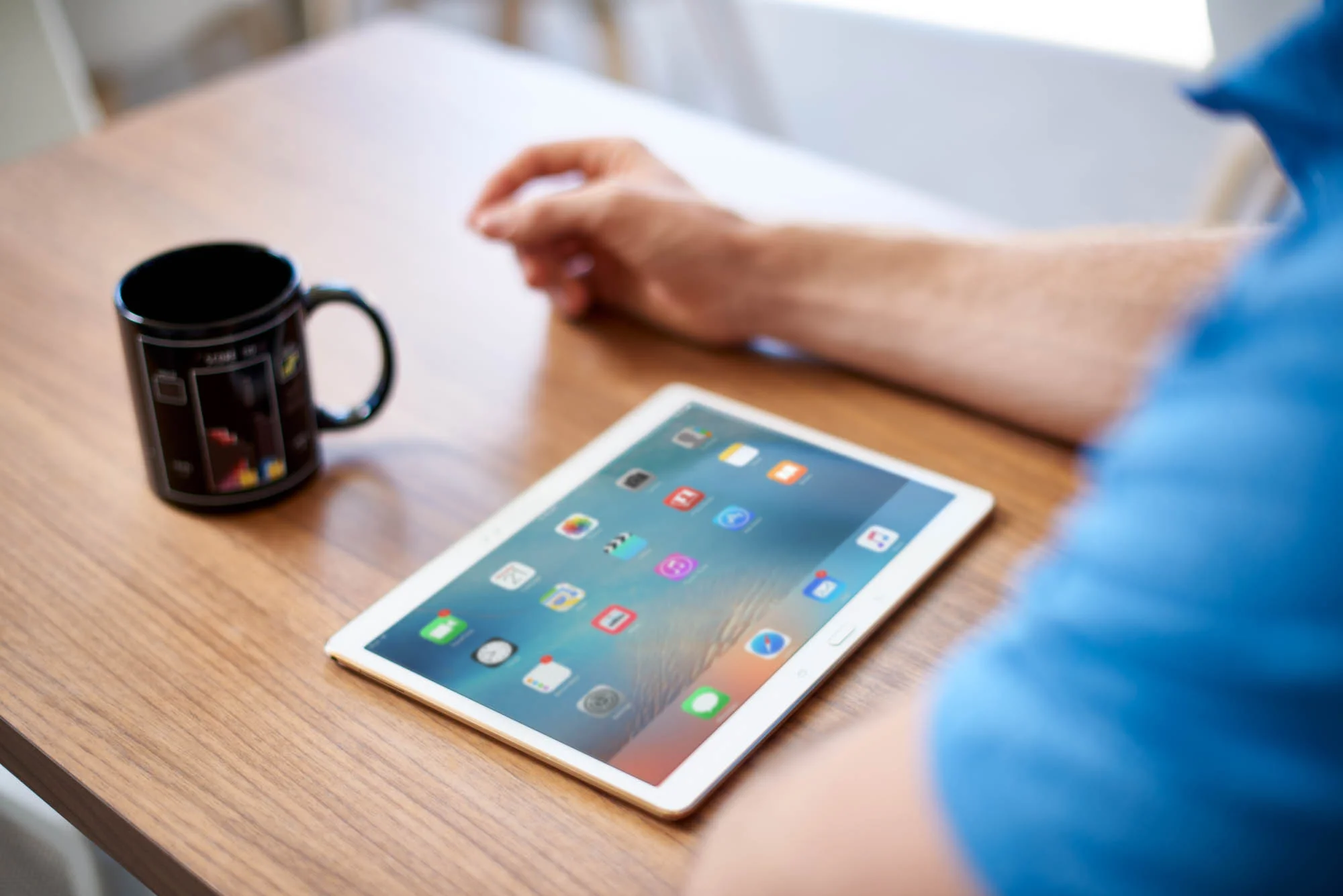 Ipad-in-cafe-Jordan-Reeder.jpg