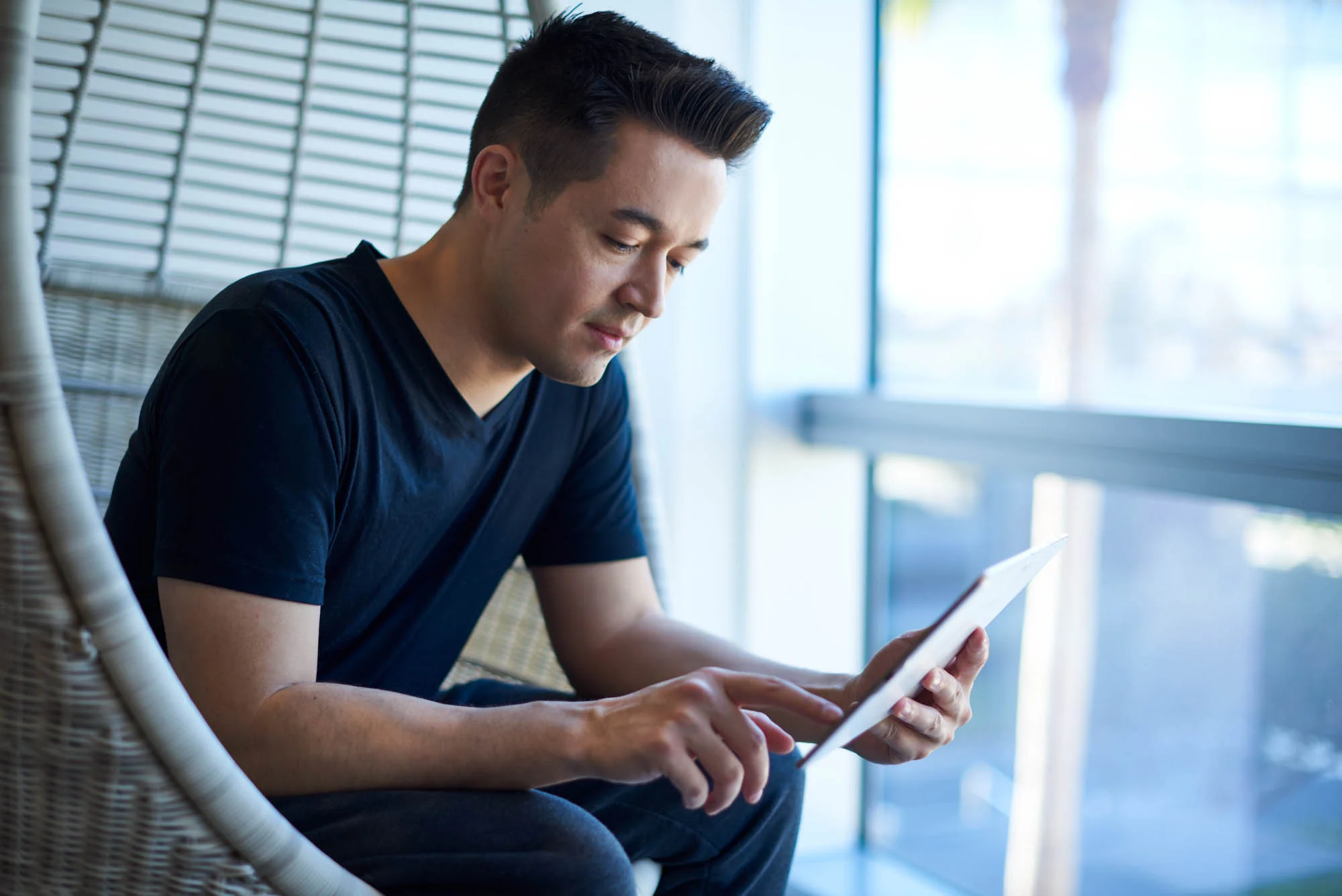 Man-with-ipad-Jordan-Reeder.jpg