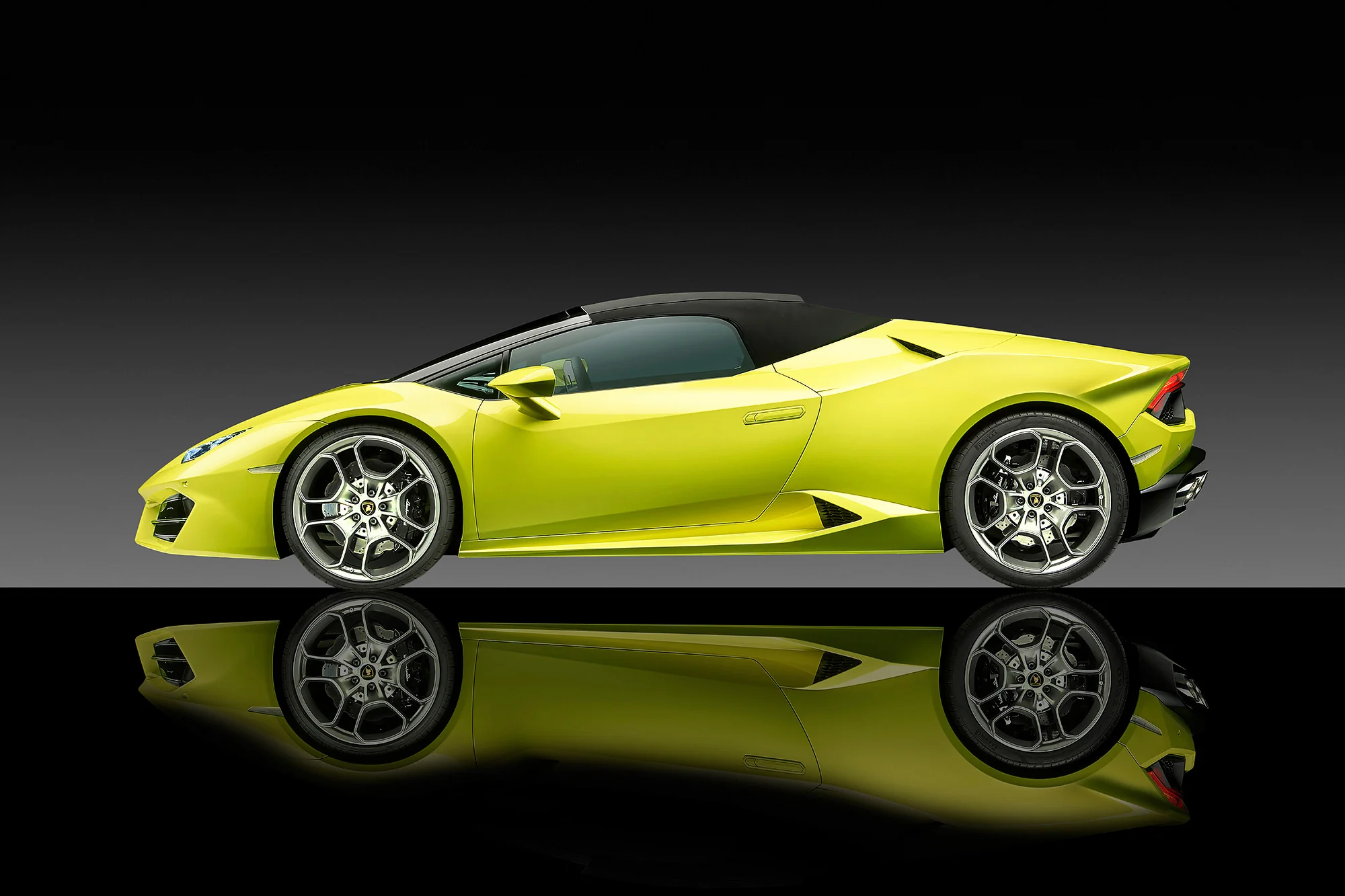 Huracan-RWD-Spyder-(005)-comp.jpg