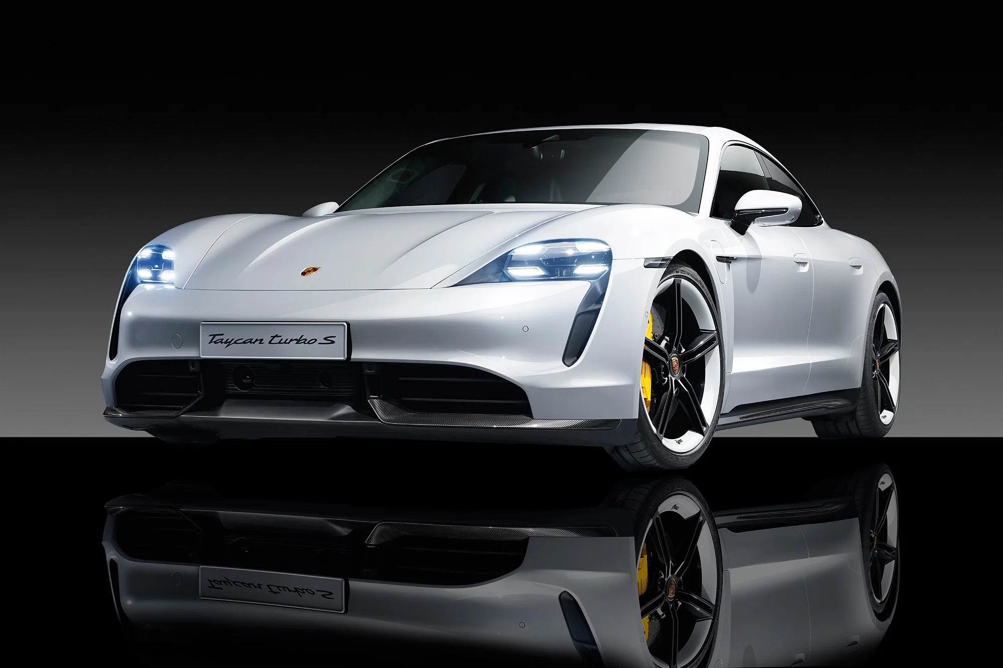 Taycan-Turbo-S-(006)-comp.jpg