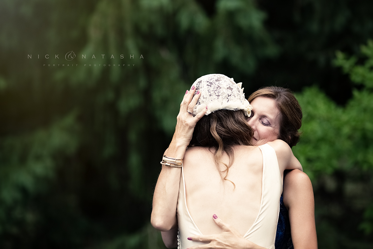 Nick_Natasha_Photography_Moms_Hug_wedding_Nicole.jpg