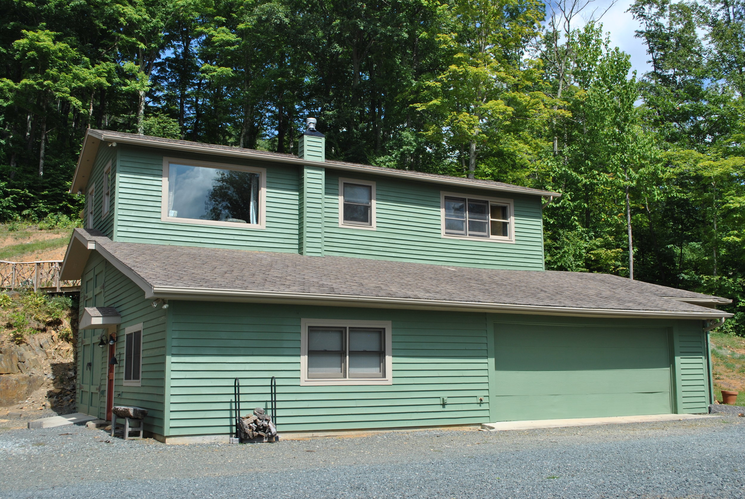 Main house:  view from driveway