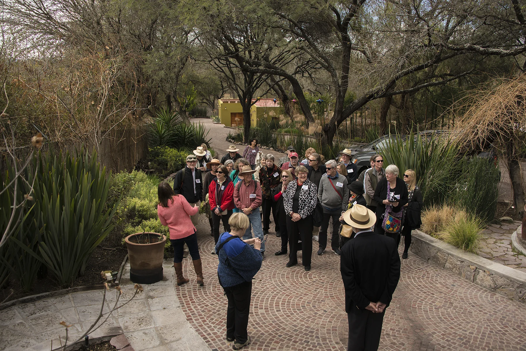 The Home & Garden Tour was a HUGE success, With an estimated turnout of 180 plus guests! this is the first group arriving, being welcomed by deana
