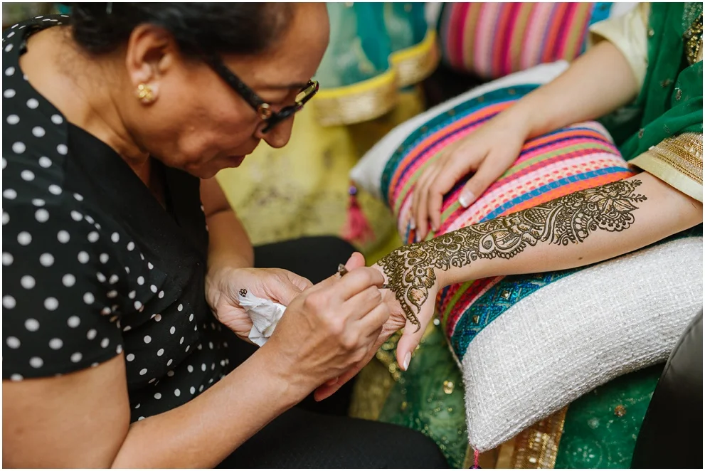 Calgary_Wedding_Photography_Mehndi_Ceremony_2017_Blog_0024.jpg