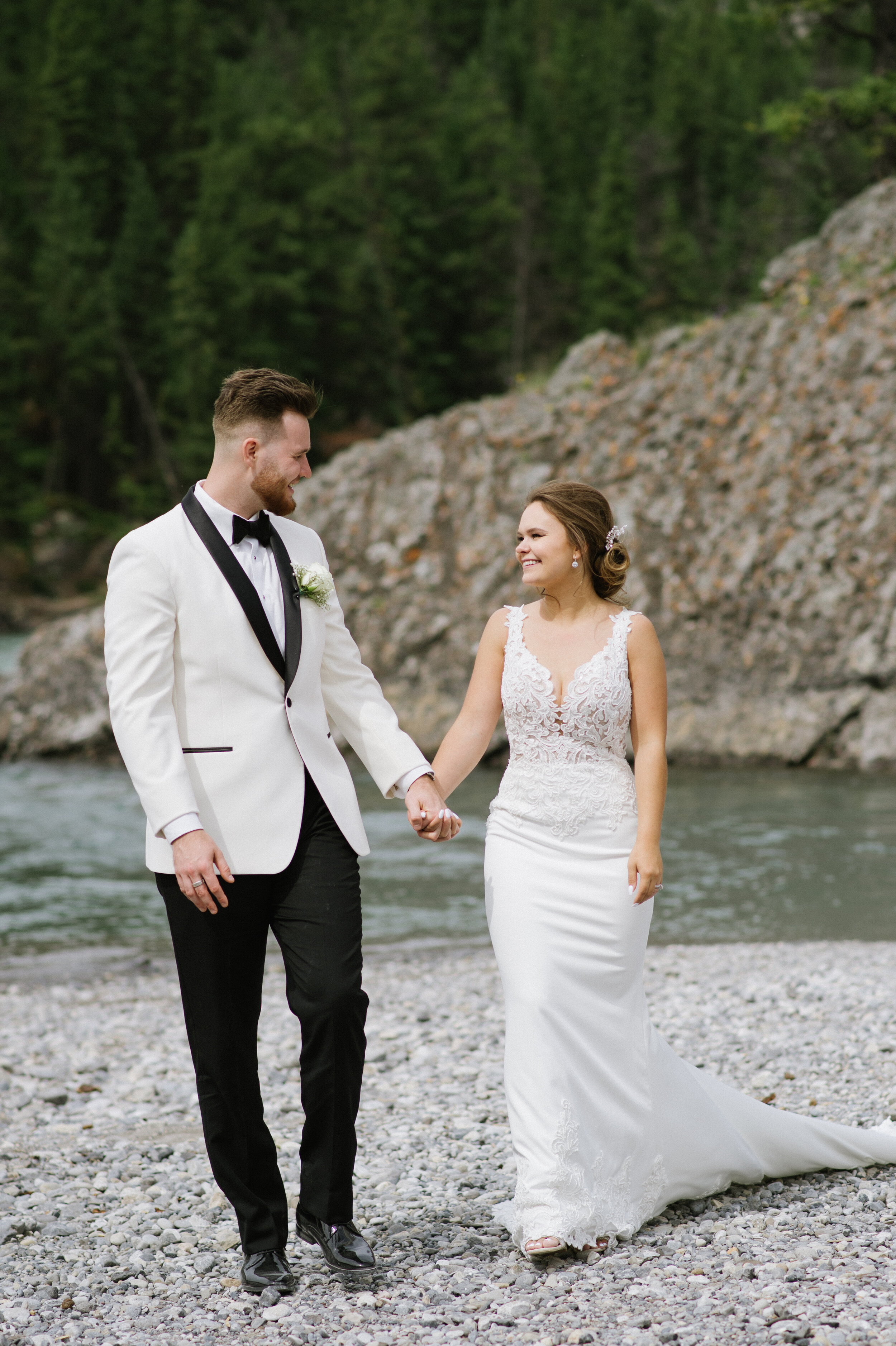 Alyssia_Jonah_Banff_Springs_Hotel__Wedding_2020_CDSPhoto_HR_007.jpg