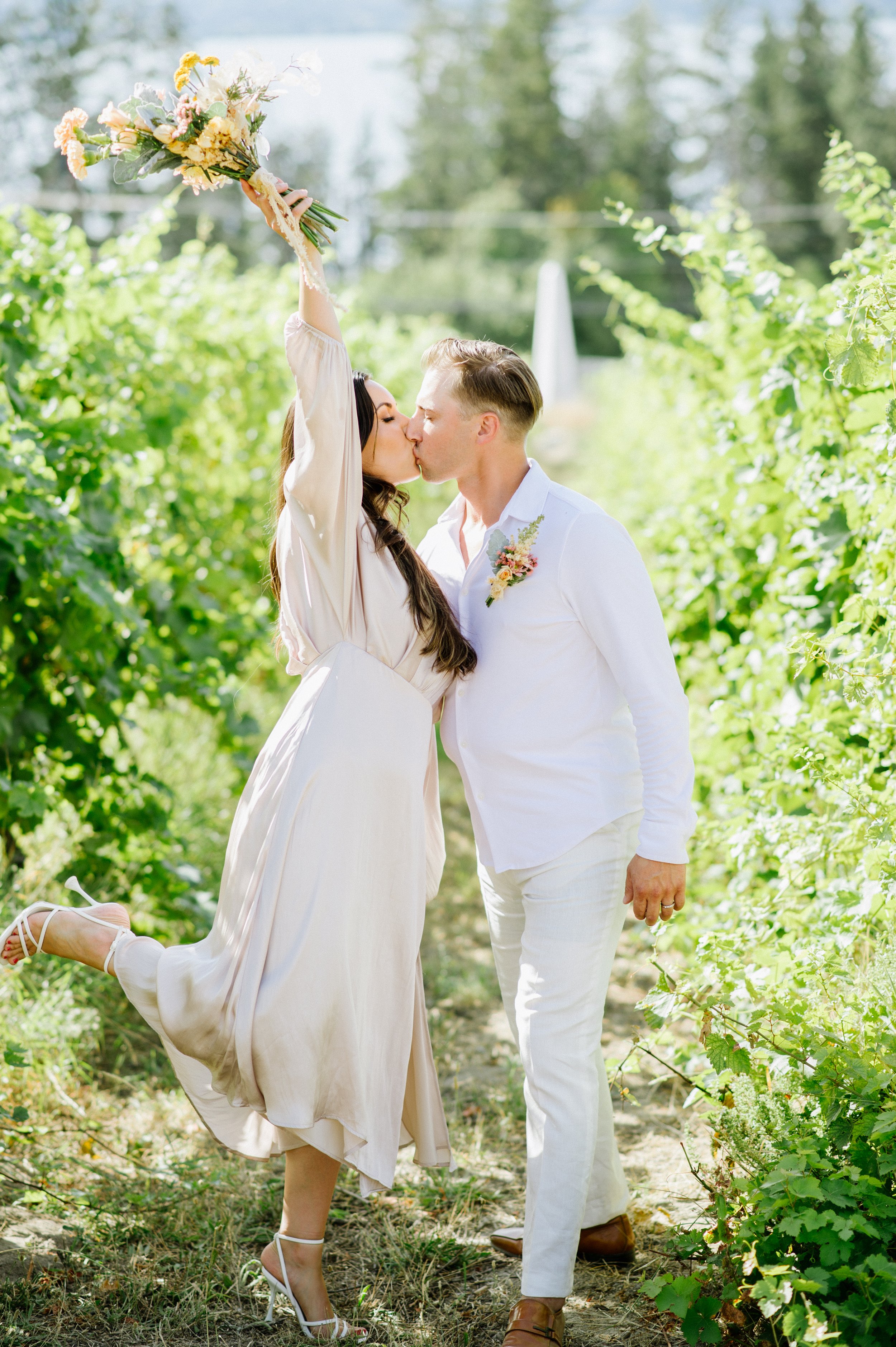 Kelowna_Sailing_Elopement_2022_YLW_Wedding_Photography_CDSPhoto_HR_194.JPG