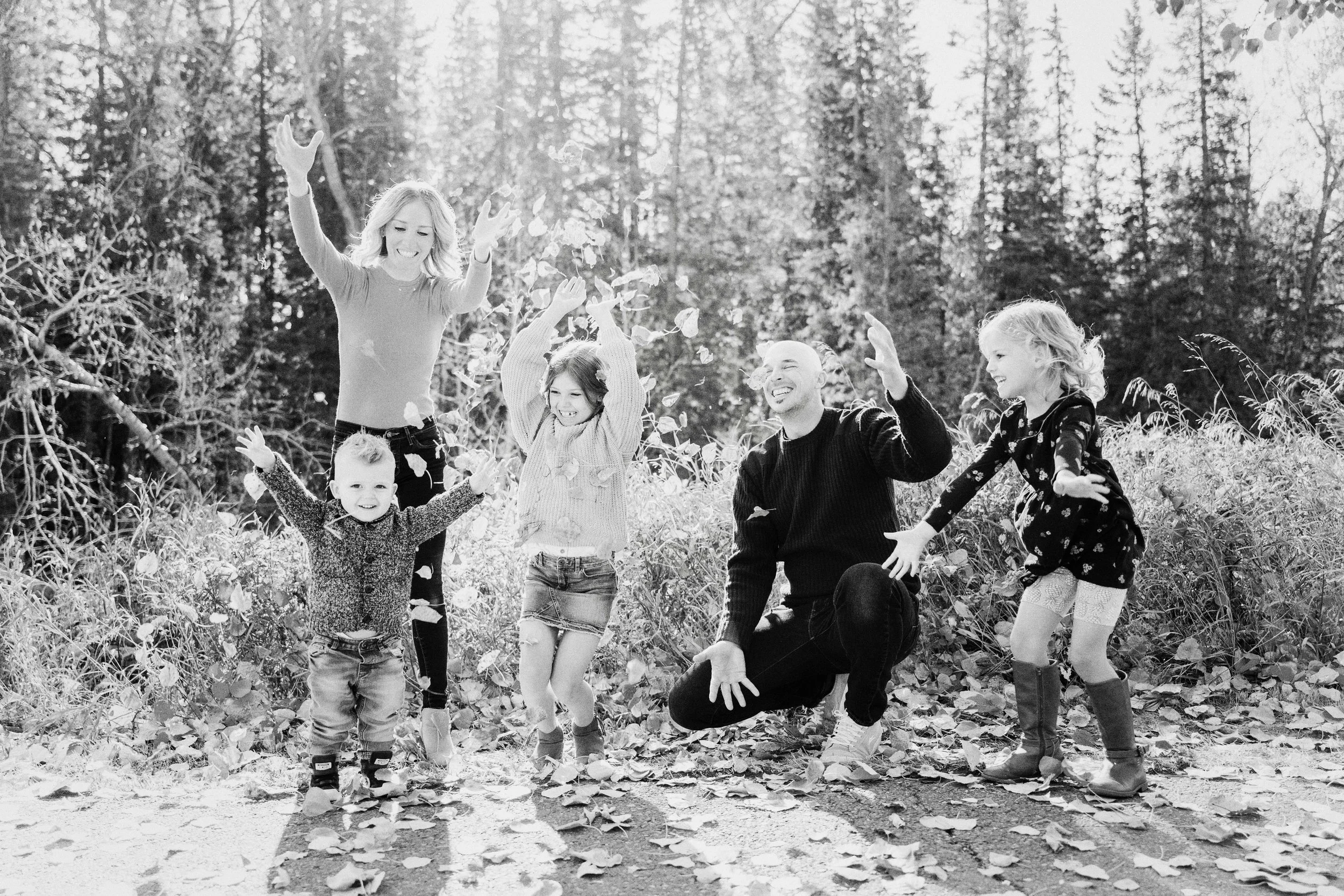 Danyluk_Family_Portraits_2022_YYC_Lifestyle_Photography_CDSPhoto_HR_011.JPG