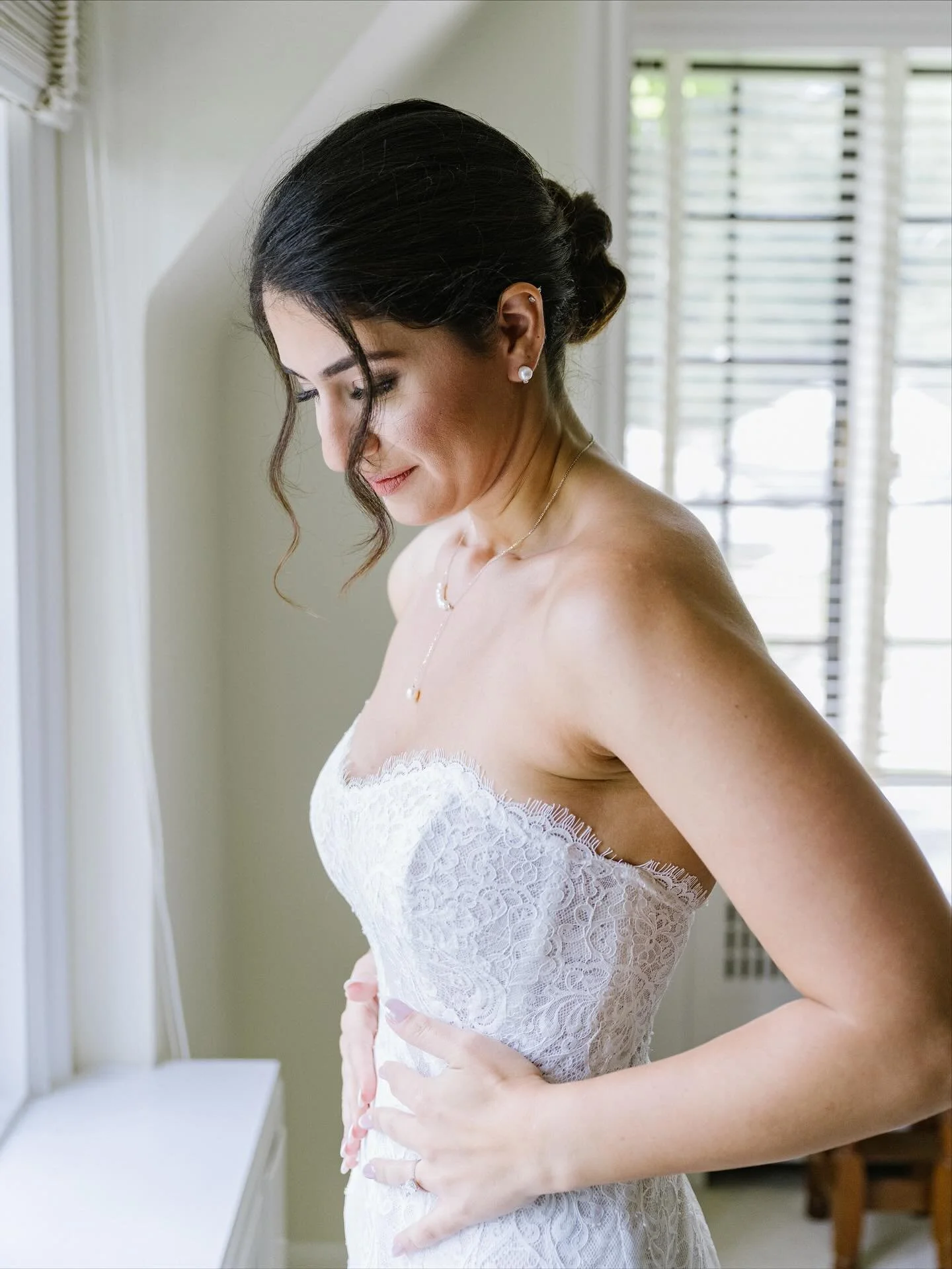 I 🩷Brides. 
.
.
There is a moment. A moment when I tell the bride to just breathe. Take a deep breath and let&rsquo;s slow everything down for a small moment. This is that moment. #realweddingmoments #bride #bridal #enjoyyourwedding #weddingphotogra