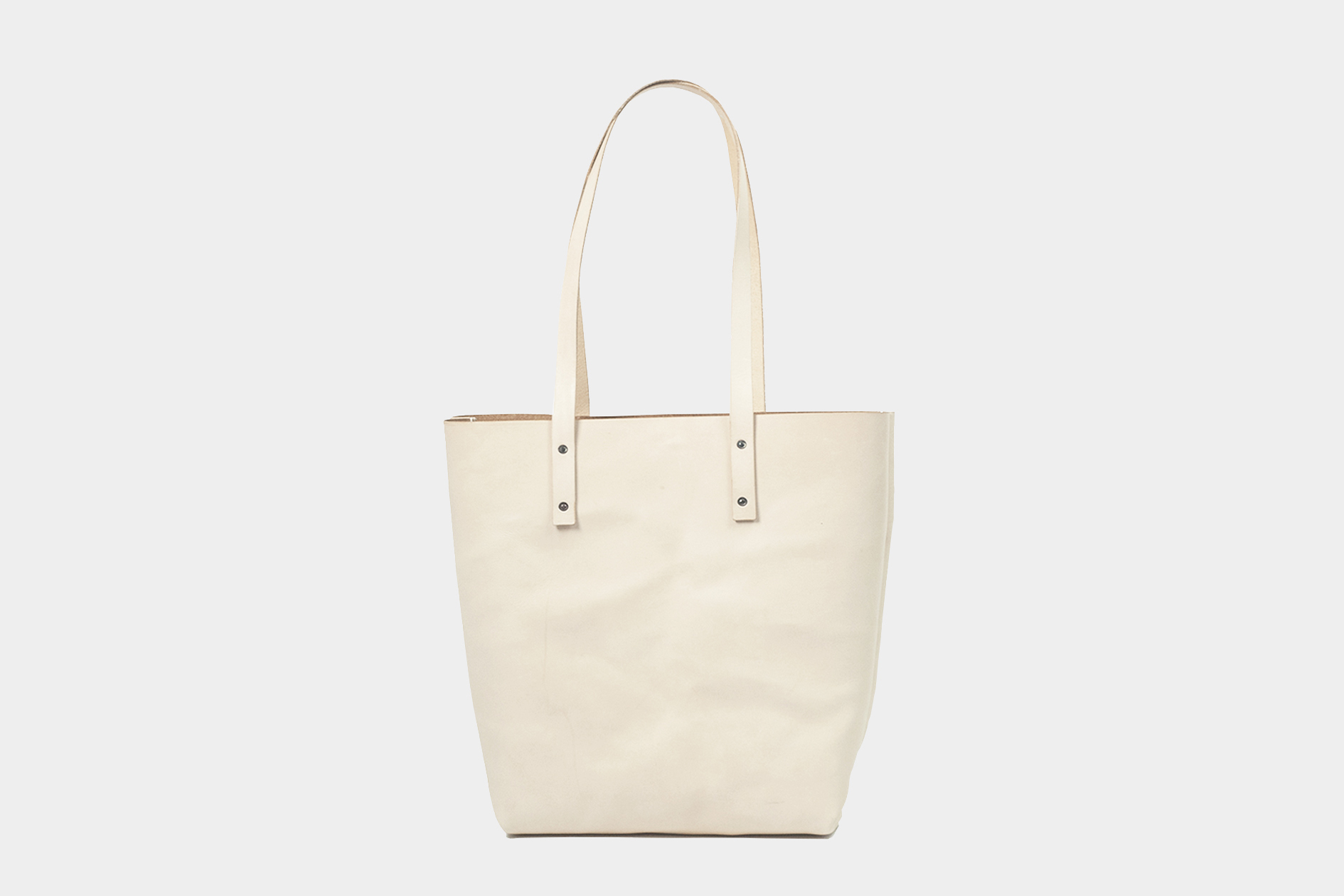 Leather bag and accessory brand focused on telling stories through minimal and timeless design - handmade in East London