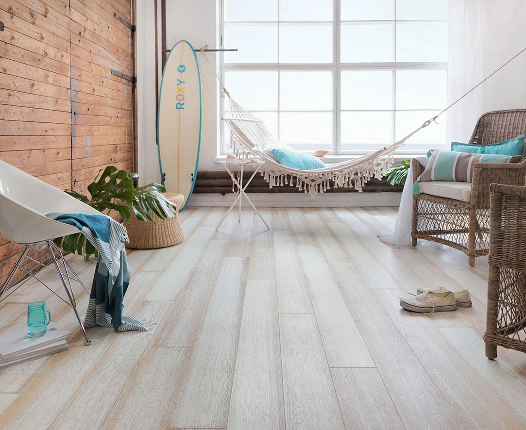 Oak_Beach-House_WHITE_brushed_matt-lacquered_Surf-board_web.jpg