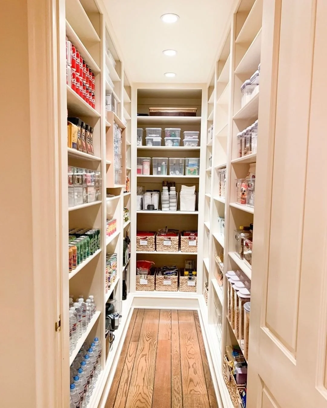  This beautiful pantry from Good Housekeeping is our dream. Look at how organized everything is! 