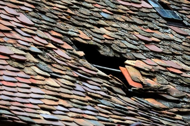  A roof that has become damaged over time due to winter rot. Courtesy of congerdesign 
