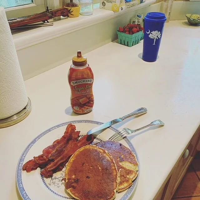 Blueberry 🥞 for breakfast! With @smuckersbrand #sugarFreeSyrup Charlie loves pancakes!  #JCForJD #TypeOneDiabetes #SugarFreeMapleSyrup #SkilletChef #BaconAddition #BlockHeadCharlie #ACureIsForever&trade;️