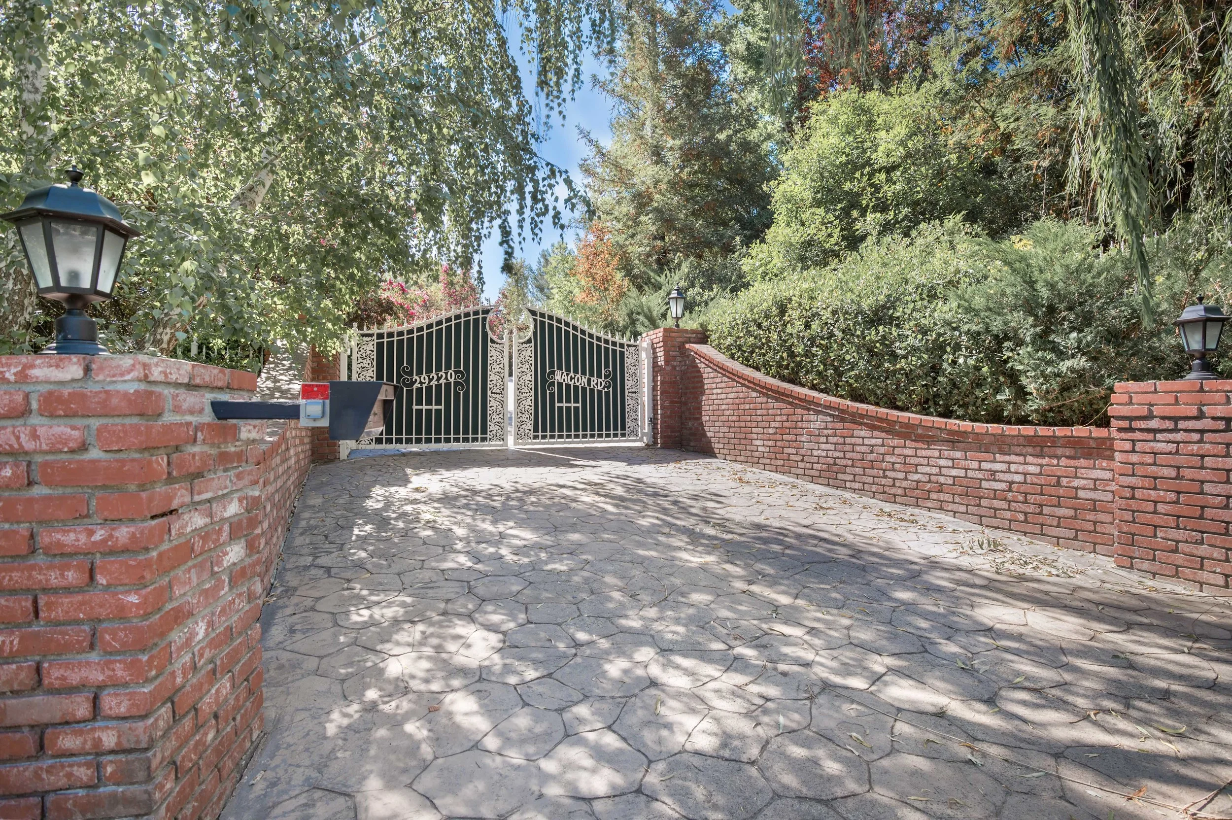 0032_gates1.jpg