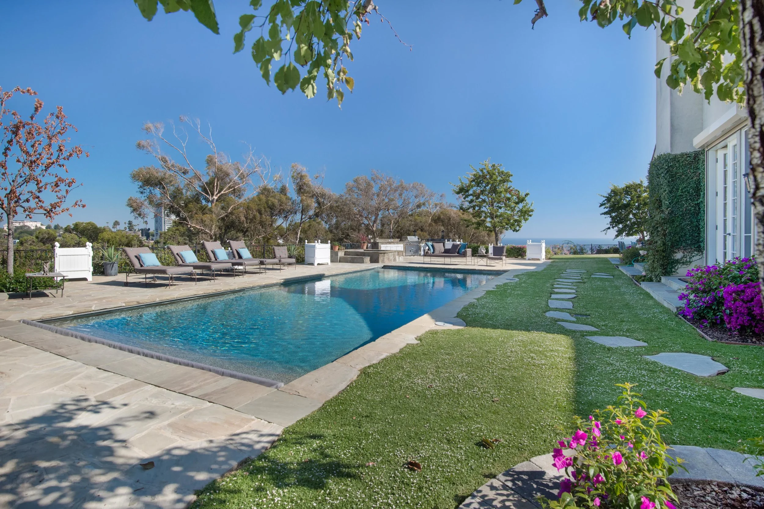 Oceanside Palisades Manor — The Malibu Life