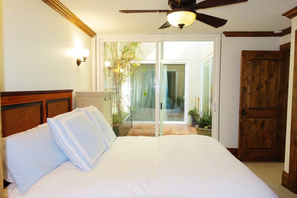 012 GUEST BEDROOM 1.jpg