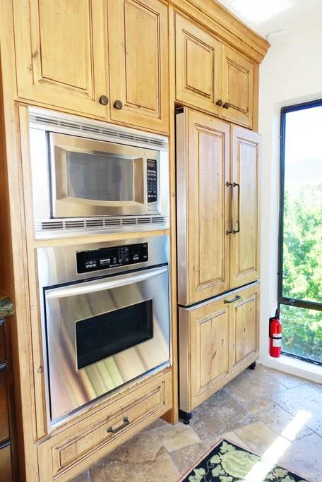 017 KITCHEN STOVE .jpg