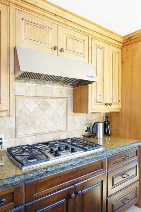 016 KITCHEN STOVETOP.jpg