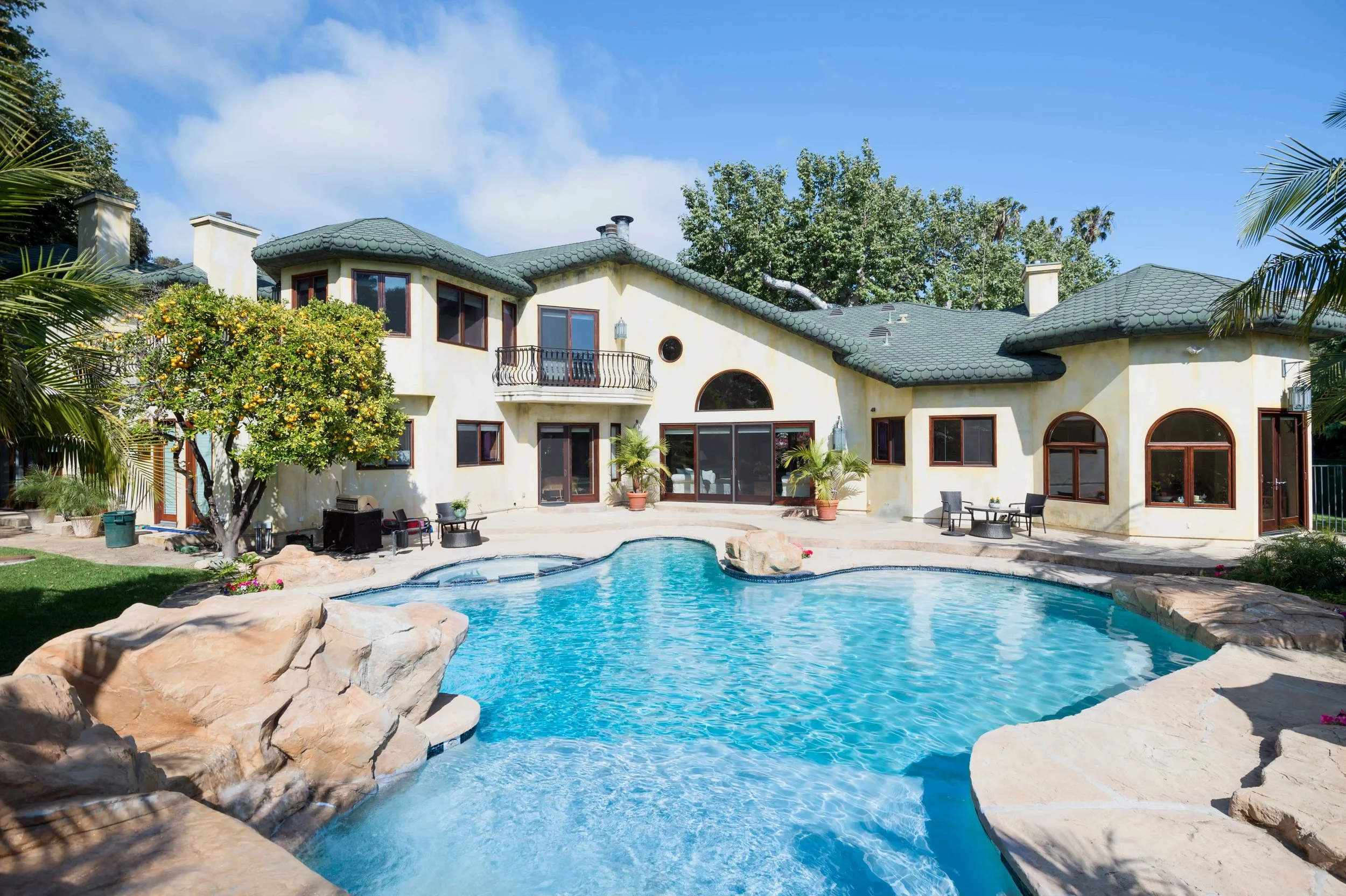 029 pool back 6405 Bonsall.jpg