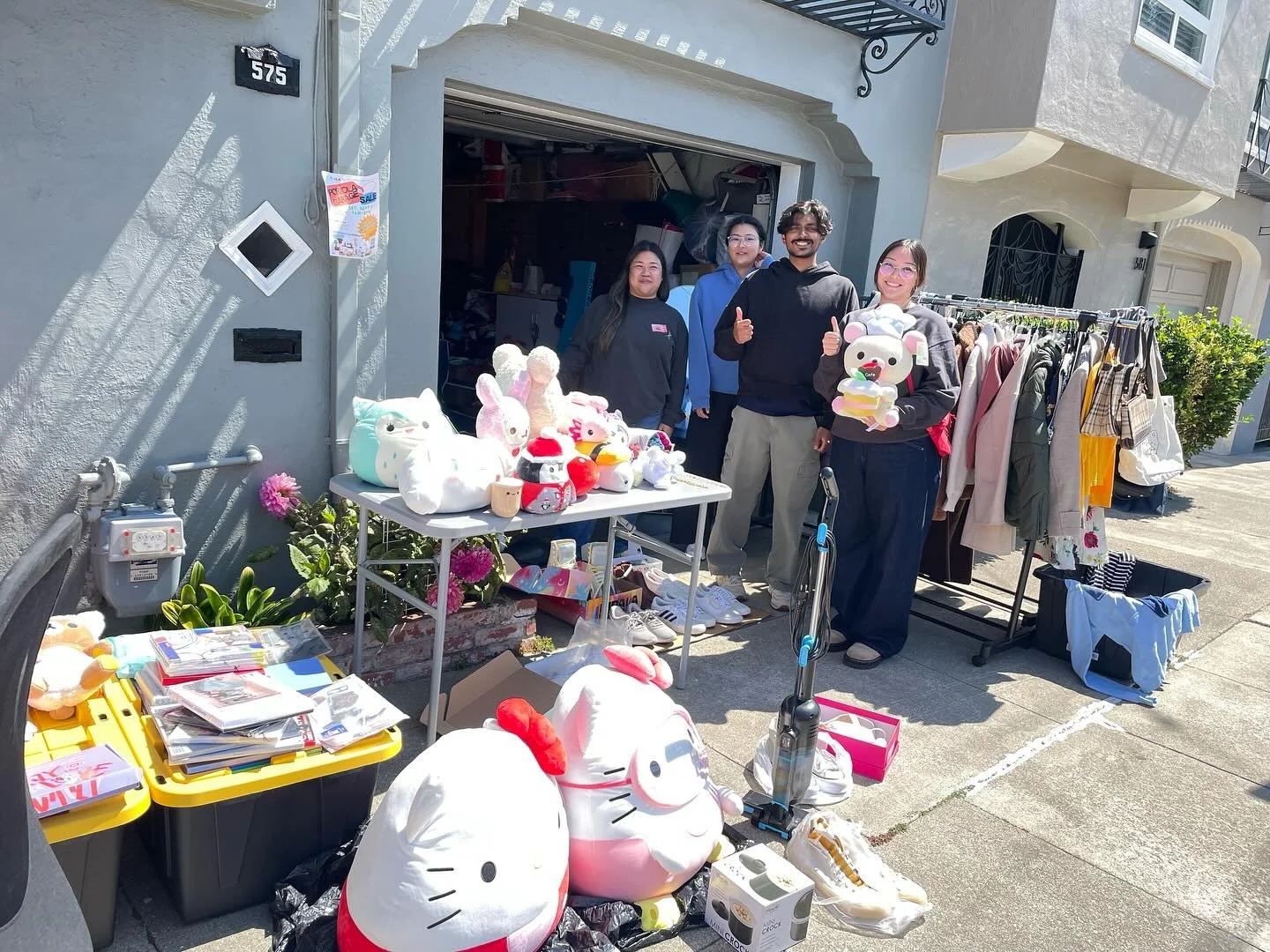 A few of the many Portola neighbors selling their wares this beautiful day! 🥰🥰🥰 #ilovesf #portolasf #sfportola