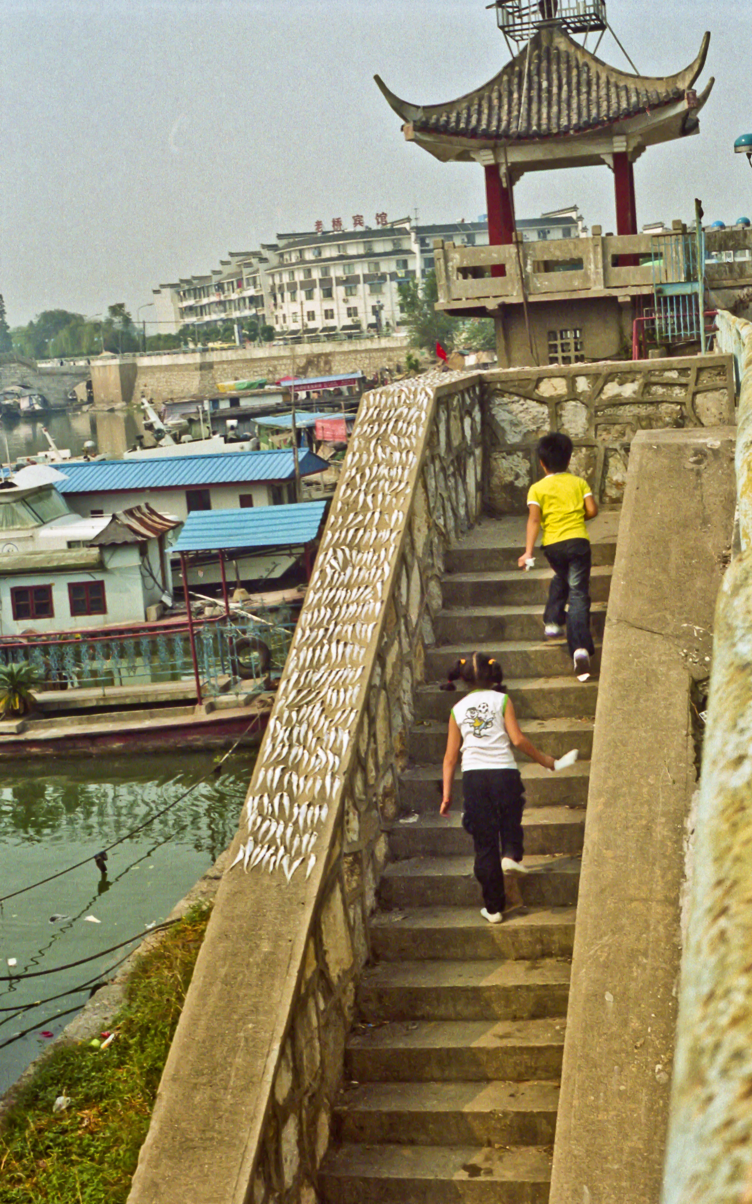 Children and fish China-2.jpg