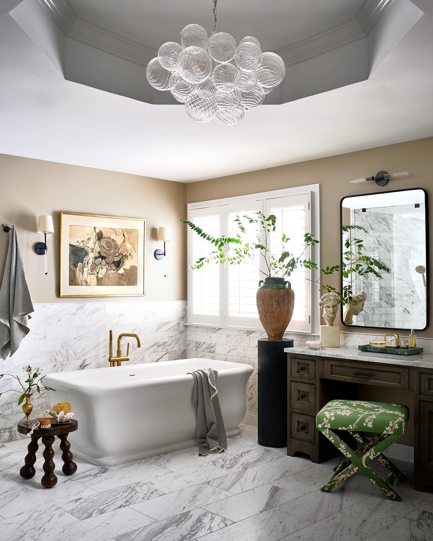 Throwback to a favorite project of 2024! Talk about luxurious and the perfect mix of old and new 🙌🏻🌿

Design + Build: @guildproperties 
Styling + Props: @limonatacreative / @propupshopbmore 
Photos: @ianmichelman