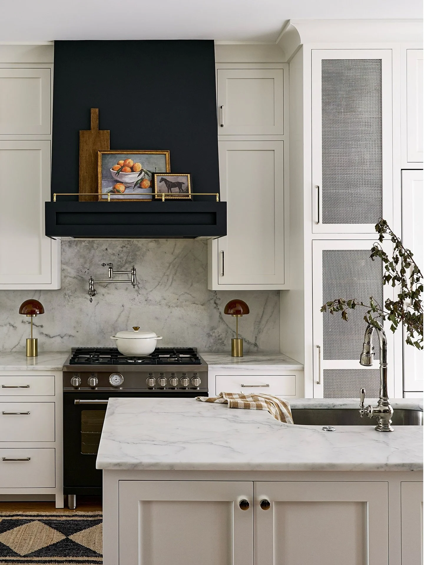 Timeless charm in the kitchen of this gorgeous Capitol Hill townhome. Thankful to @brickandbrasshome for trusting me to capture her brilliant work! 🙌🏻
Design + Styling: @brickandbrasshome
Styling Props: @propupshopbmore 
Photos: @ianmichelman