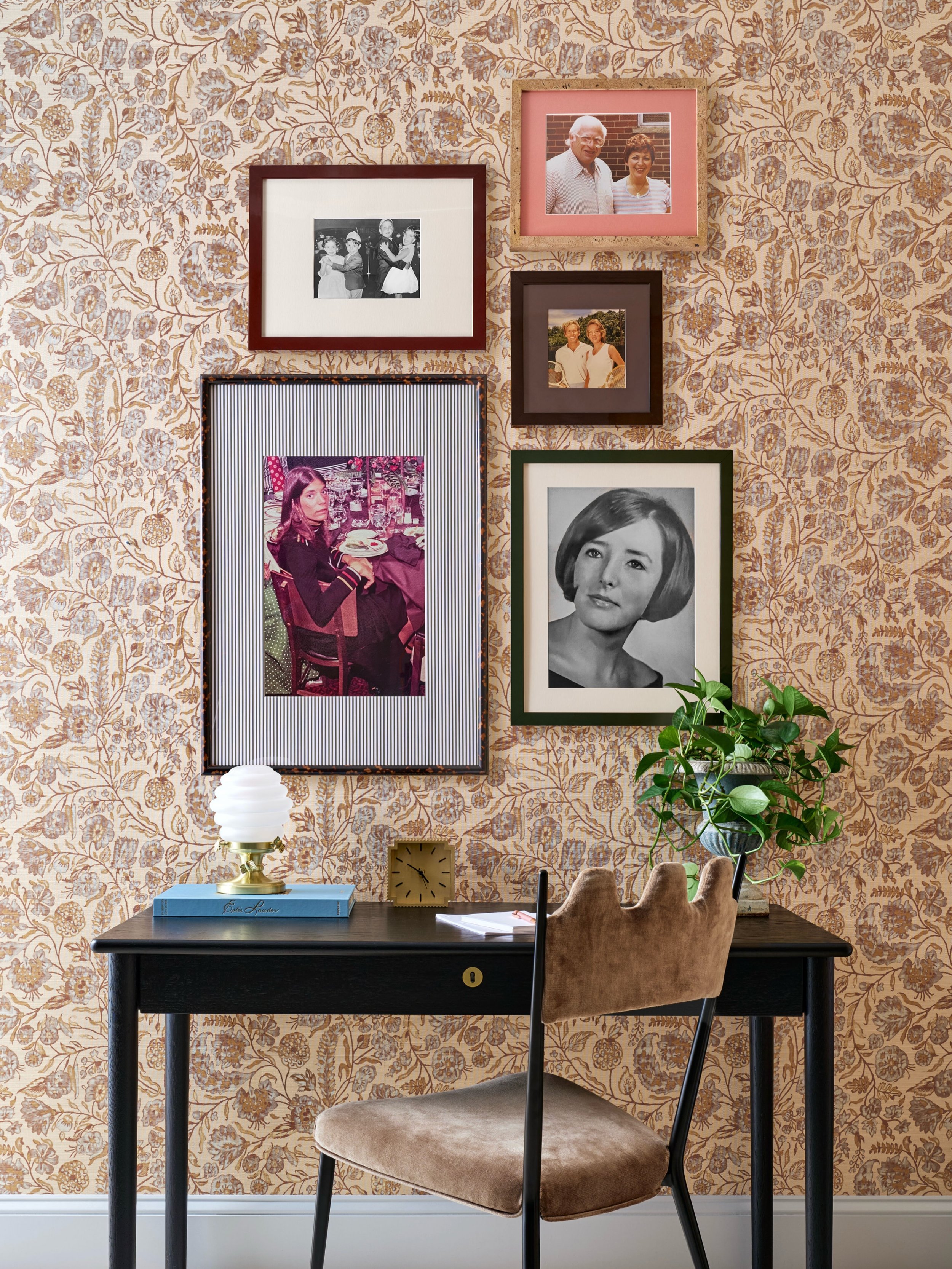 Thinking back to this incredible assignment for @zoefeldmandesign and @framebridge. So many career firsts and still so incredibly proud of and grateful for this collection of work ❤️🖼️🔨

Design: @zoefeldmandesign 
In collaboration with @framebridge