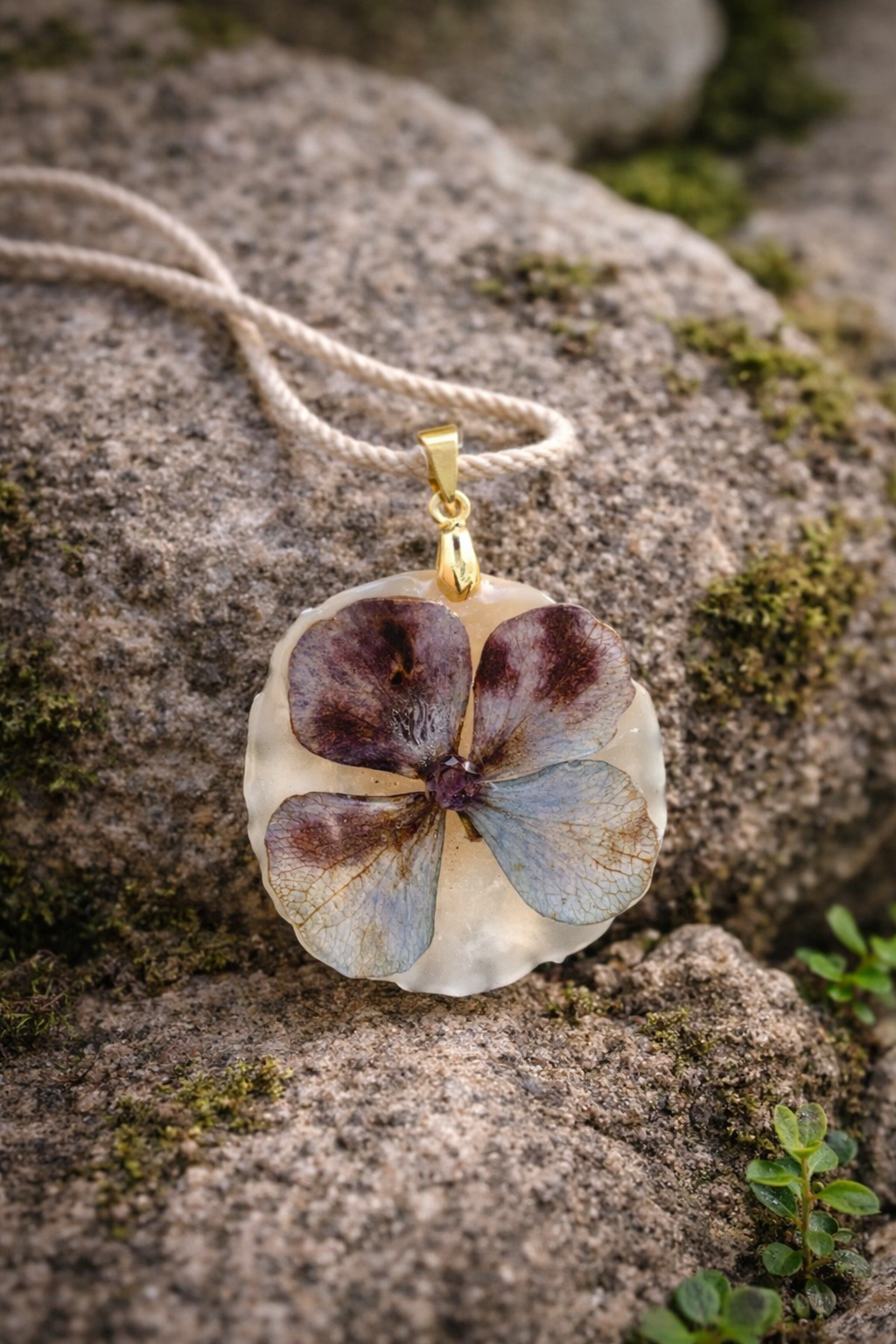 Seashell & Hydrangea Pendant