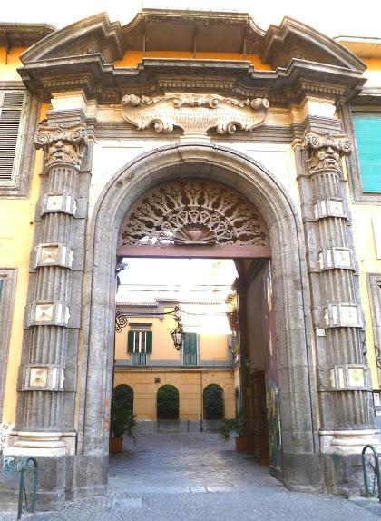 Palazzo de Gas, Naples