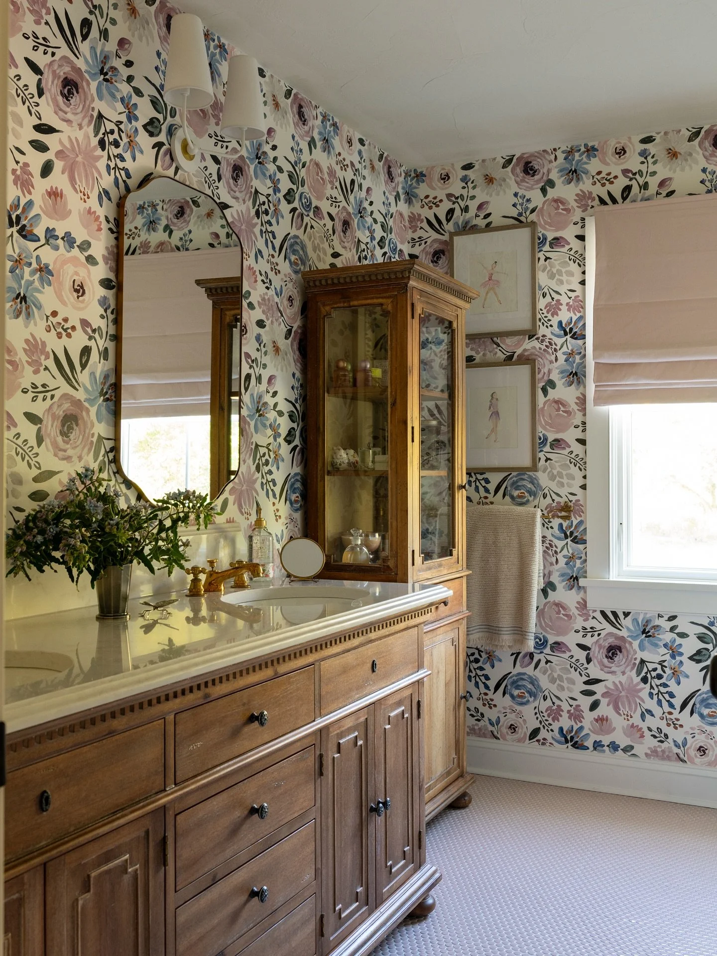 A pretty little haven for the budding beauty routine. Soft, floral, and ready for all the serums, scrunchies, and &ldquo;just one more lip gloss&rdquo; moments.

📸: @erinashkelly

#pittsburghinteriordesign #pittsburghhomes #housesofpgh #pittsburghde