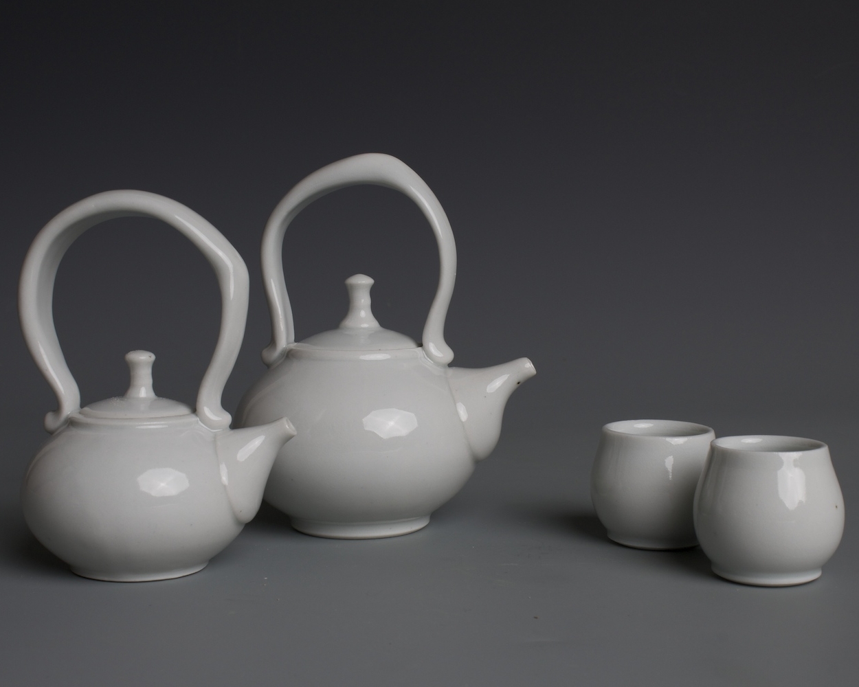 white_teapots.jpg