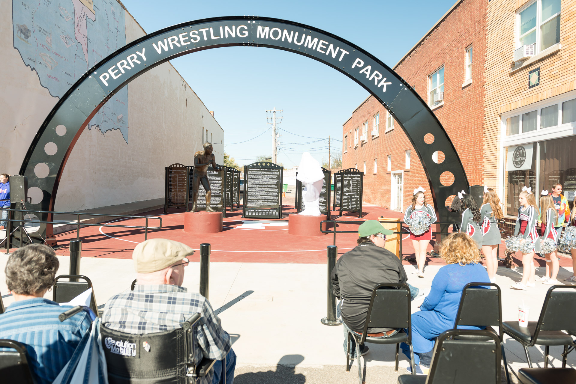 Perry Wrestling VanBebber Statue 1920px - 330.jpg