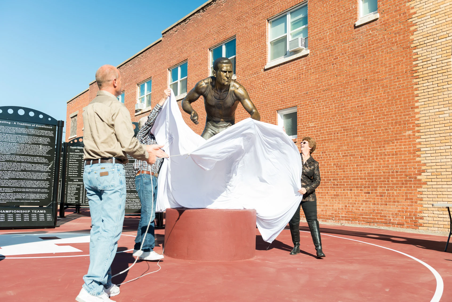 Perry Wrestling VanBebber Statue 1920px - 392.jpg