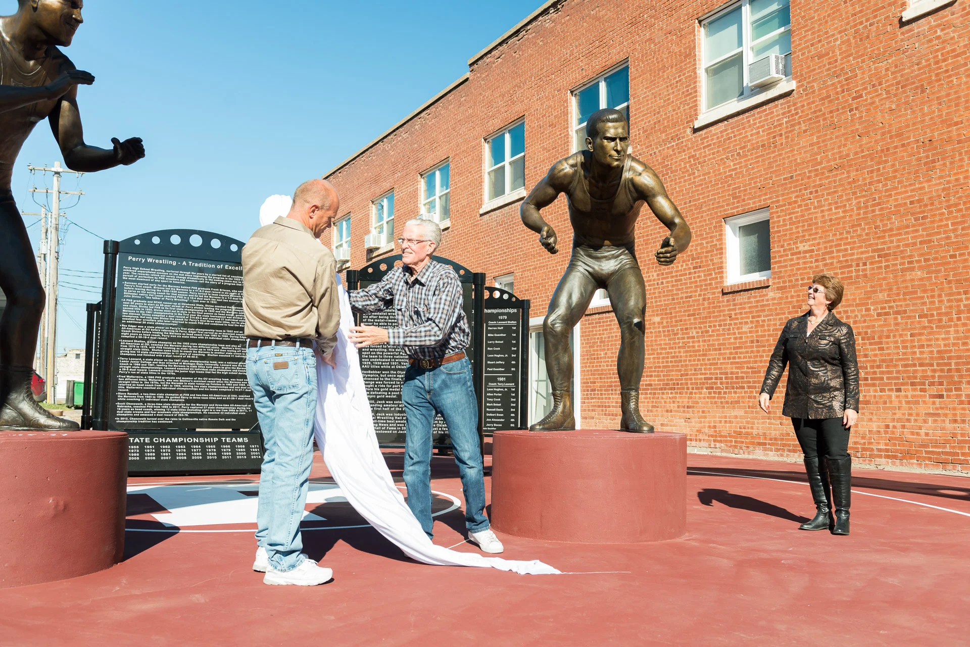 Perry Wrestling VanBebber Statue 1920px - 402.jpg