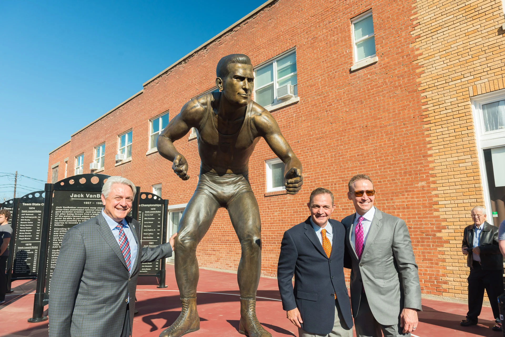 Perry Wrestling VanBebber Statue 1920px - 419.jpg