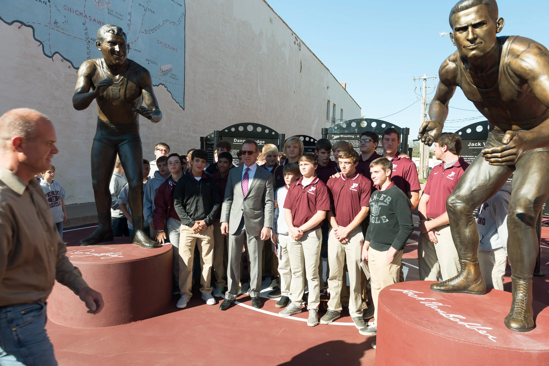 Perry Wrestling VanBebber Statue 1920px - 423.jpg