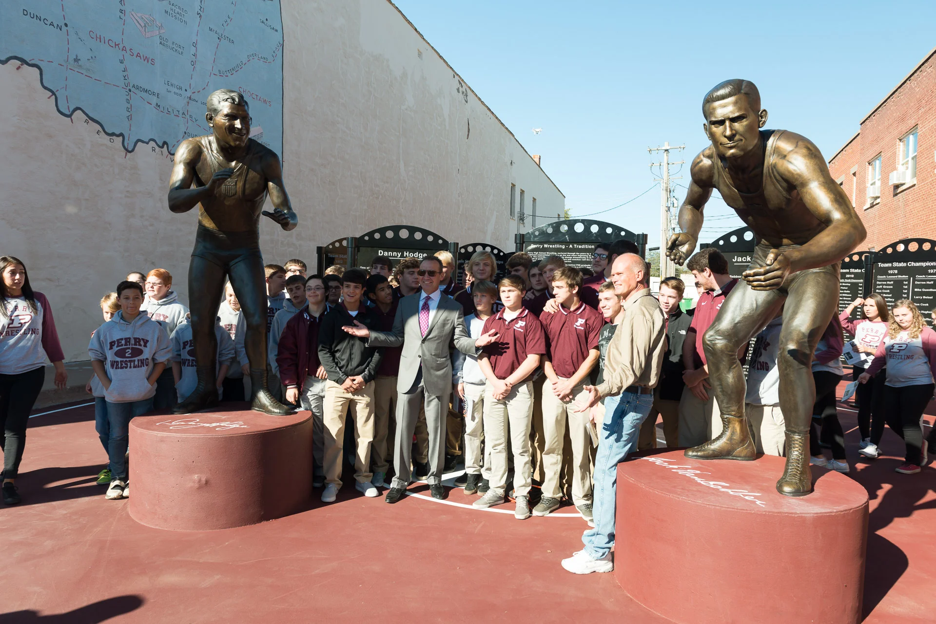 Perry Wrestling VanBebber Statue 1920px - 426.jpg